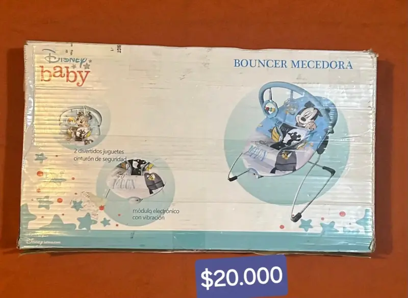 Mecedora Bouncer Disney Baby con Juguetes