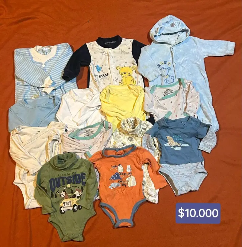 Lote de bodies y pijamas para bebé