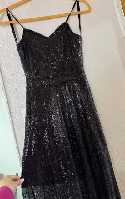 Vestido largo de lentejuelas negro elegante - miniatura 2