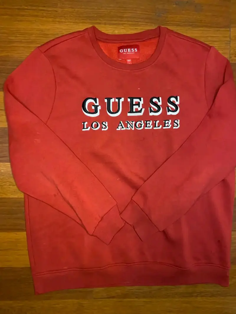 Polerón rojo Guess Talla L usado