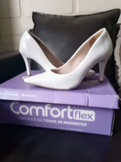 Zapatos de tacón blanco elegantes - miniatura 1