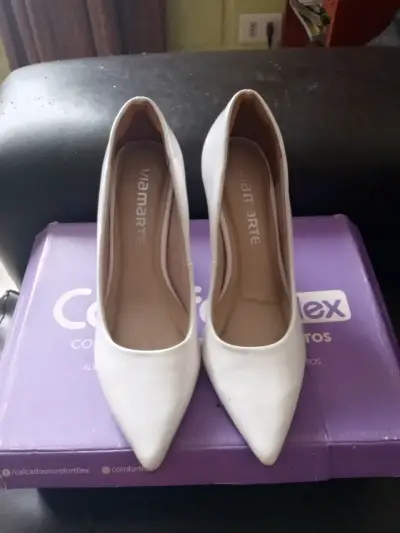 Zapatos de tacón blanco elegantes - miniatura 3