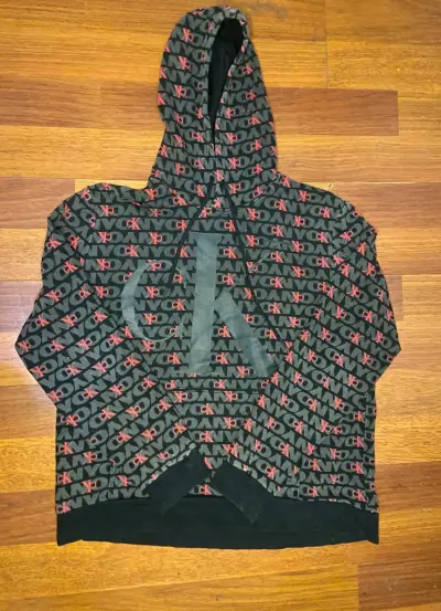 Polerón Calvin Klein talla XL usado en buen estado - miniatura 1