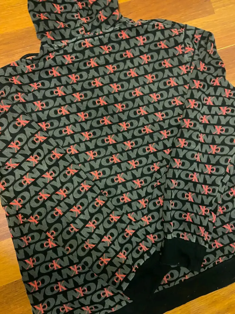 Polerón Calvin Klein talla XL usado en buen estado - 2