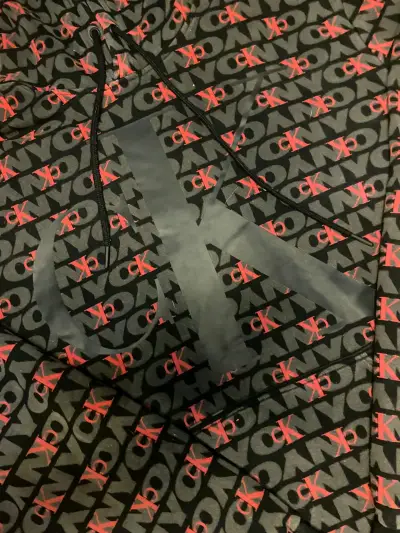 Polerón Calvin Klein talla XL usado en buen estado - miniatura 3