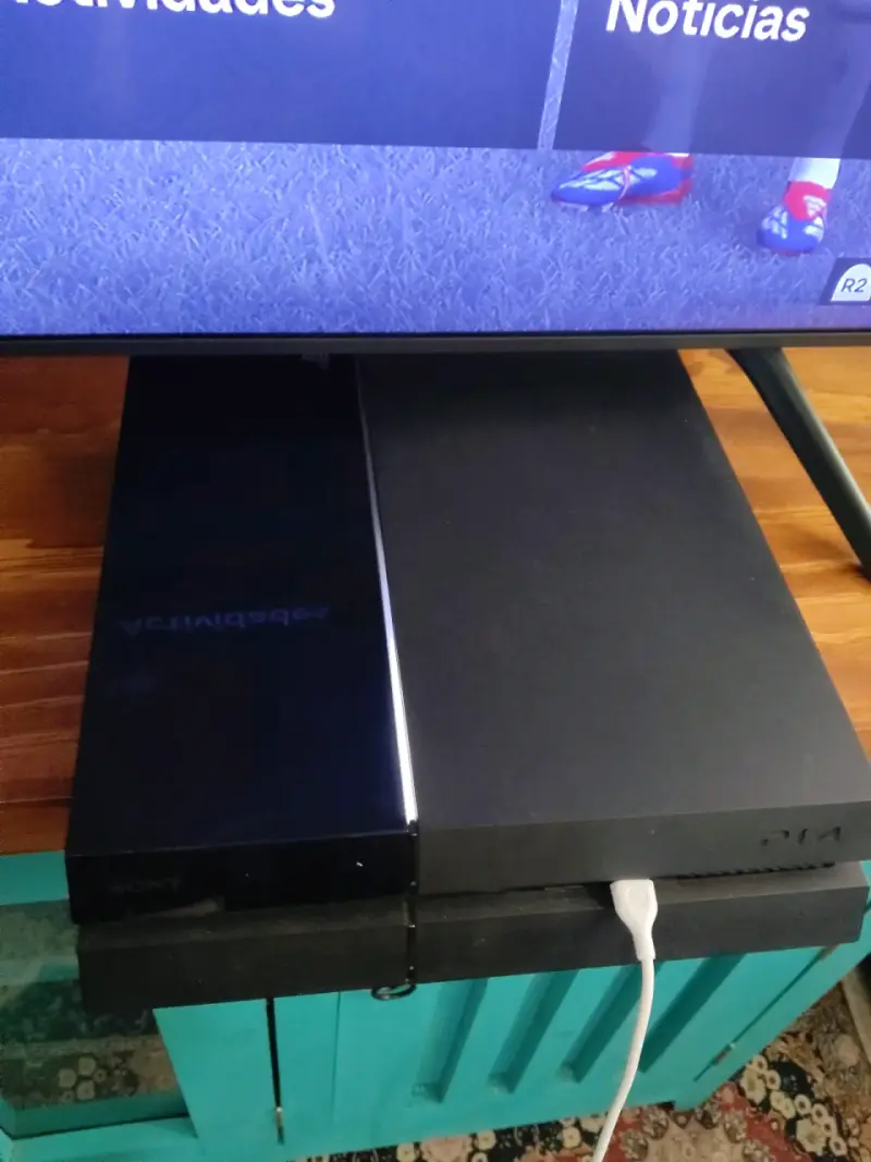 Consola PS4 con juegos incluidos permuto o vendo - 2
