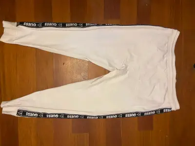 Pantalones blancos Guess talla L usado - miniatura 3