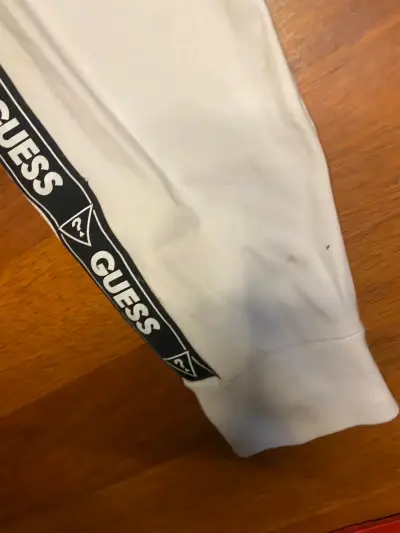 Pantalones blancos Guess talla L usado - miniatura 4