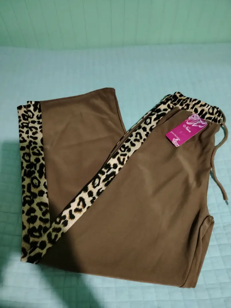 Pantalones deportivos marrones con estampado animal print - 1