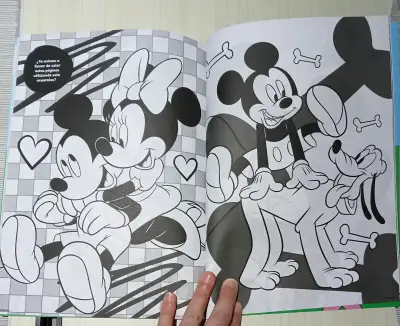 Libro para colorear Mickey y Amigos 96 páginas - miniatura 4