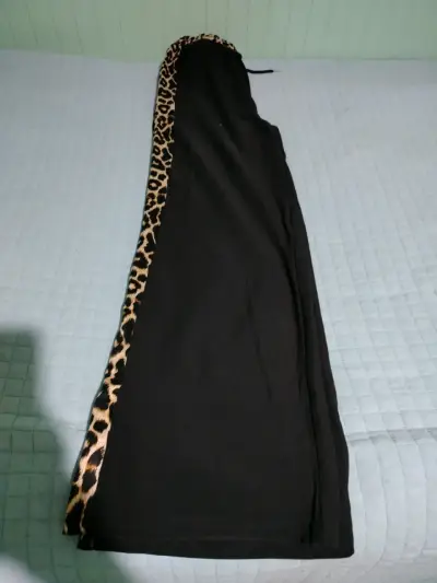 Pantalones negros con estampado animal print - miniatura 2
