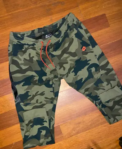 Pantalones deportivos under armour talla XL usado - miniatura 1