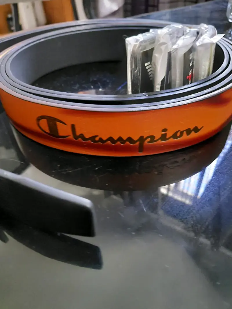 Set de cinturones Champion y poleras de marca - 2