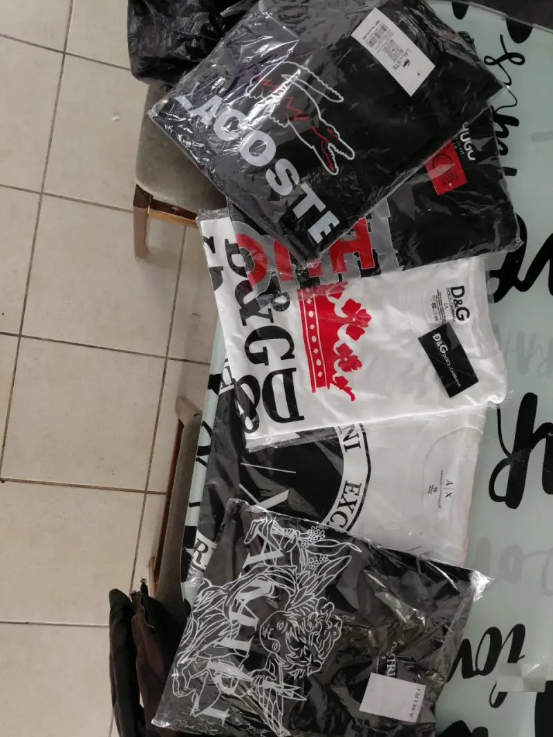 Set de cinturones Champion y poleras de marca - 4