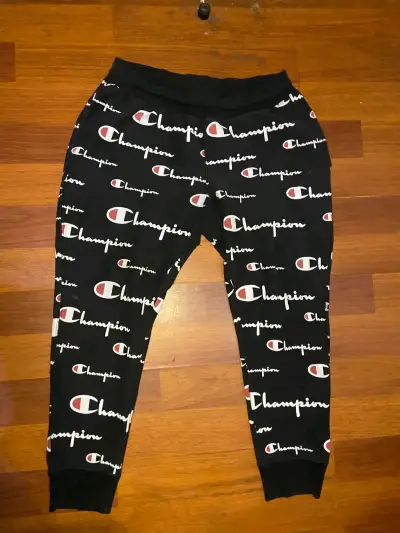 Pantalones  Champion talla XL con varios detalles - miniatura 1