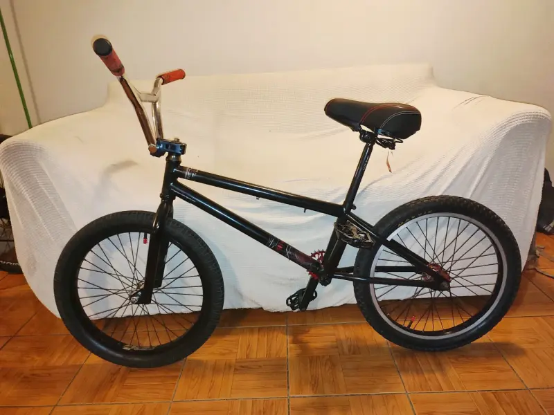 BMX impecb,sillin,puños,cadena kmc roja hay q inst - 1