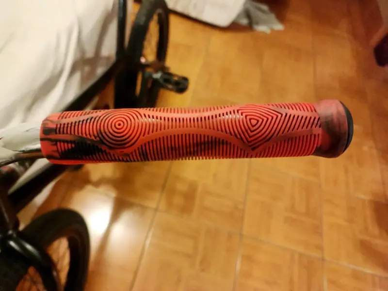 BMX impecb,sillin,puños,cadena kmc roja hay q inst - 2
