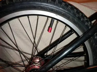 BMX impecb,sillin,puños,cadena kmc roja hay q inst - miniatura 5