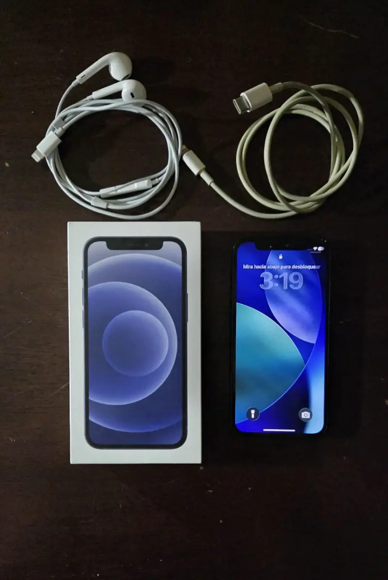 iPhone 12 mini con accesorios y caja original - 1