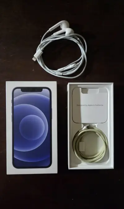 iPhone 12 mini con accesorios y caja original - miniatura 3