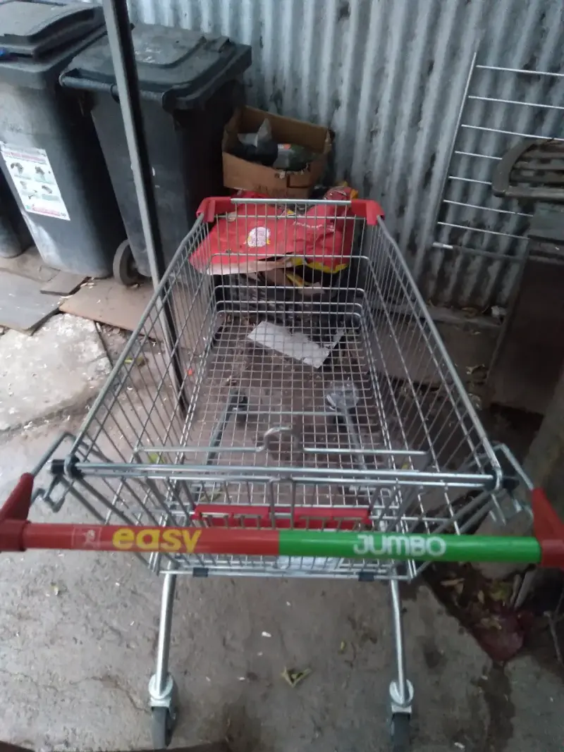 Carro de supermercado metálico usado - 1