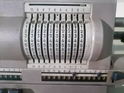 Sumadora mecánica Original Odhner vintage - miniatura 3