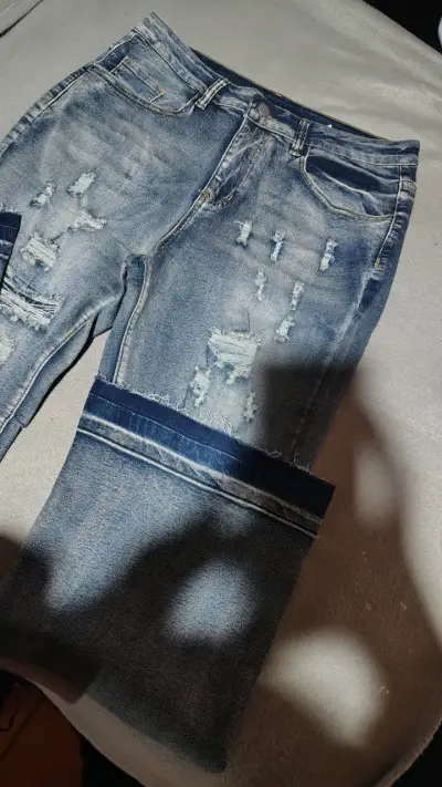 Jeans de mezclilla desgastados para hombre - miniatura 1