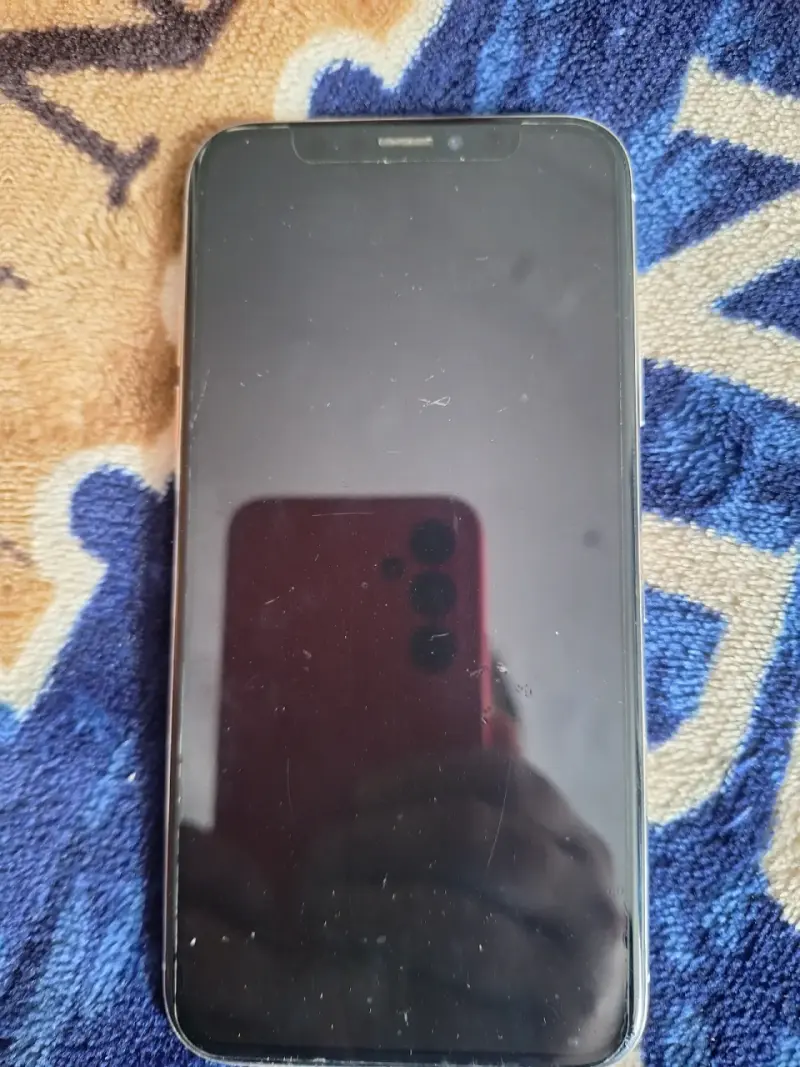 iPhone X con pantalla dañada - 2