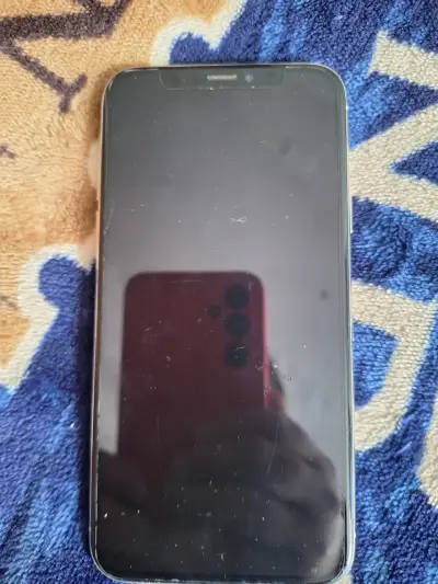 iPhone X con pantalla dañada - miniatura 2