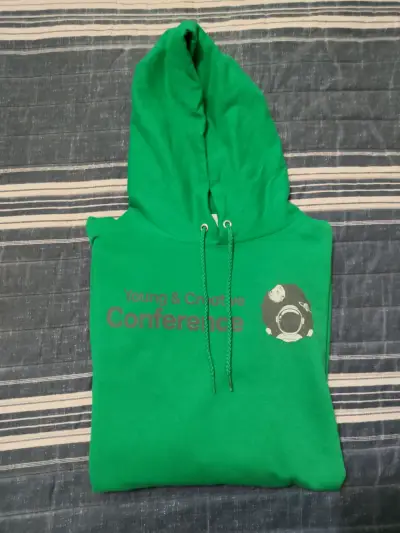 Polerón verde con capucha y diseño gráfico - miniatura 2