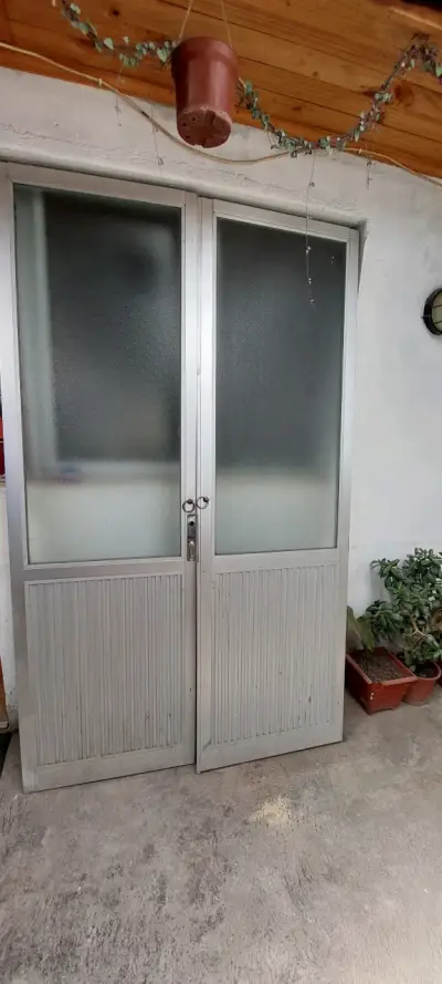 Puerta doble de aluminio con vidrio esmerilado - miniatura 1