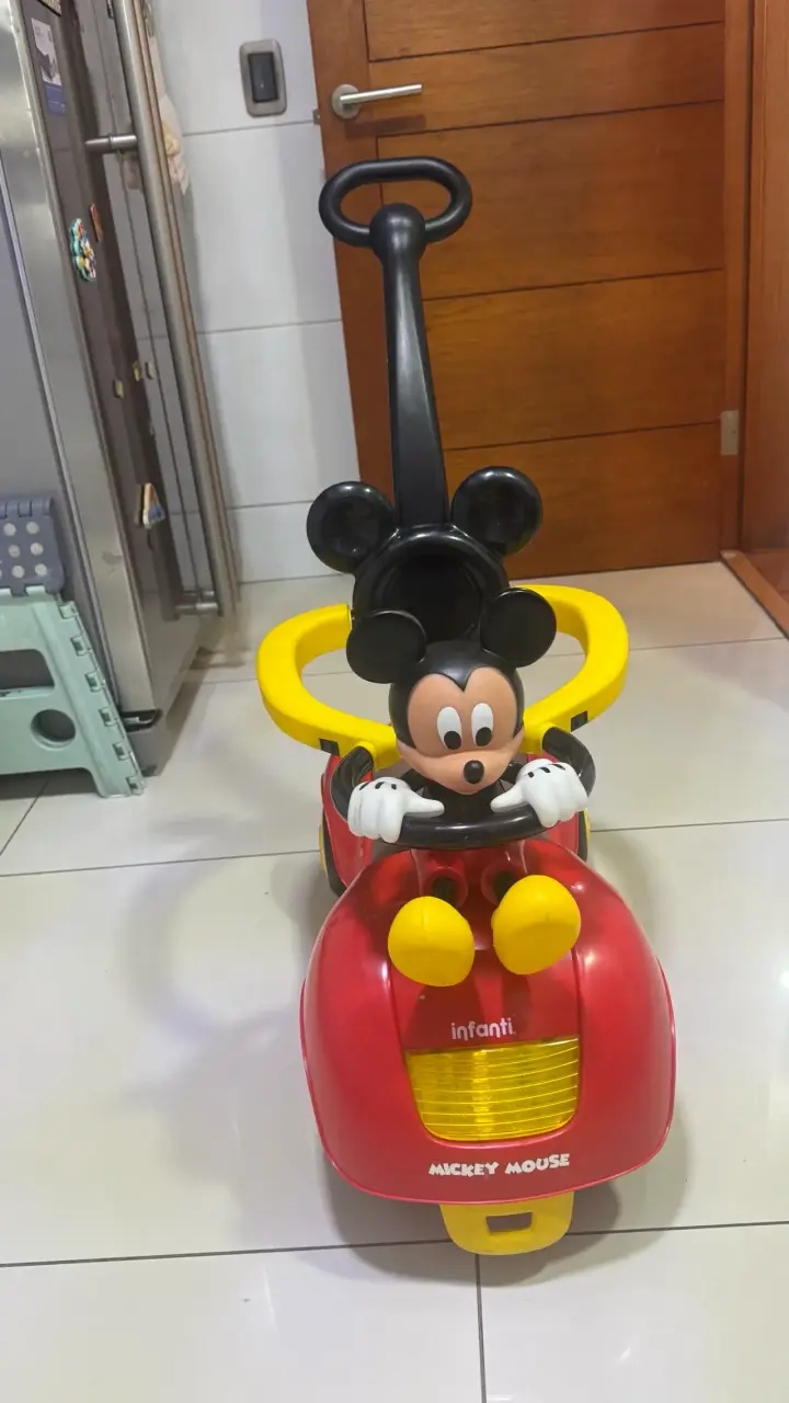 Auto de paseo Mickey Mouse para niños - 2