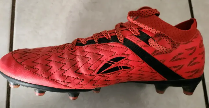 Zapatos de fútbol Cacike Twenty rojos para hombre - 2