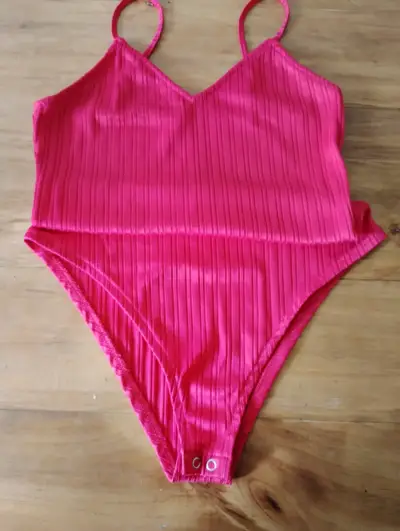 Body rojo de tirantes Opposite Basics - miniatura 3