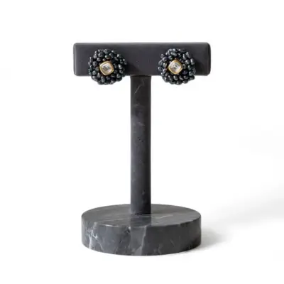 Aros de perlas negras con diseño elegante - miniatura 3