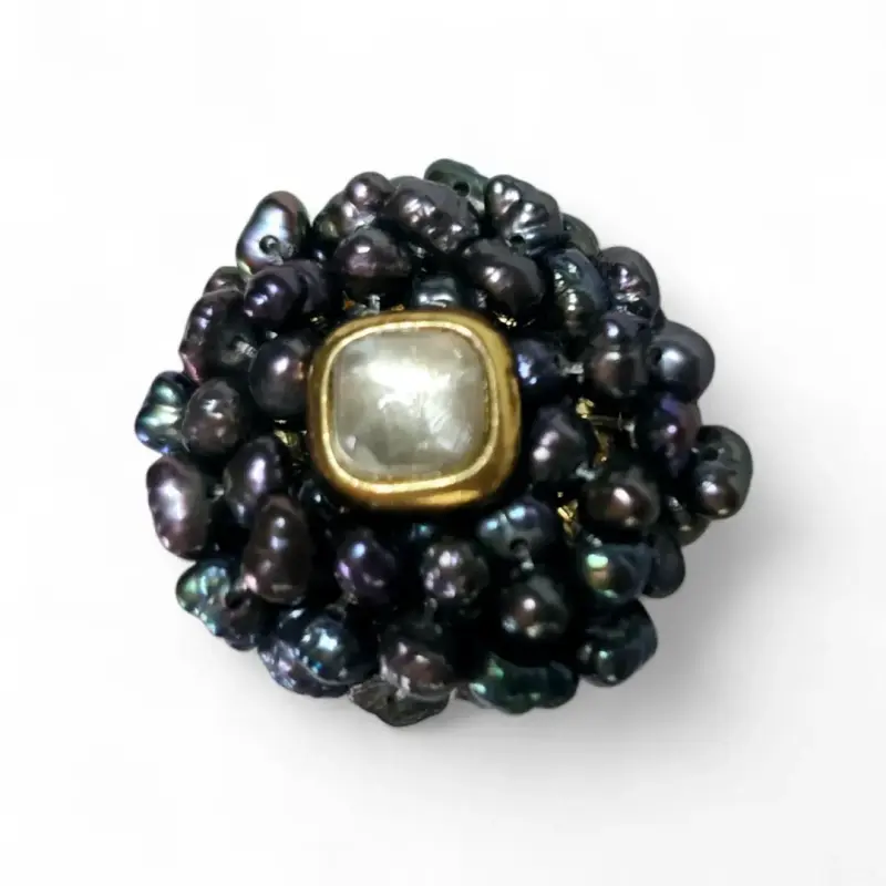 Aros de perlas negras con diseño elegante - 4