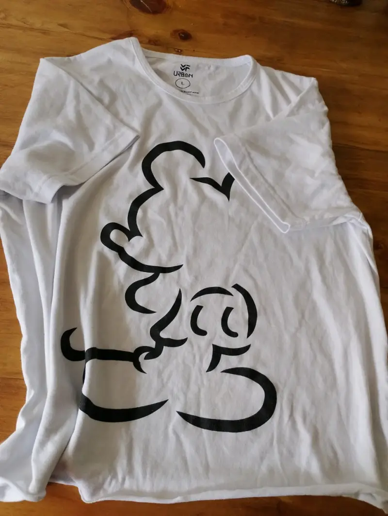 Polera blanca con diseño gráfico Urban talla L - 1