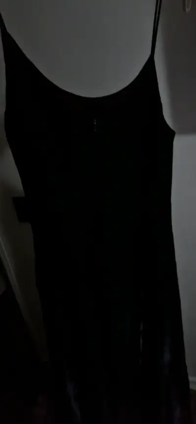 Vestido largo de satén azul oscuro - miniatura 4