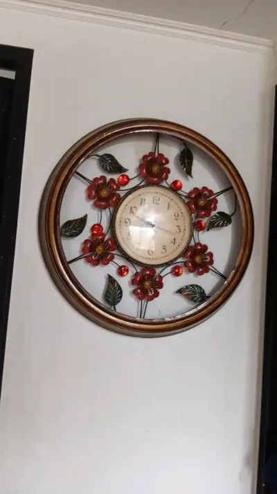 Reloj vintage de flores - miniatura 1