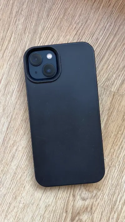 iPhone 13 en buen estado con funda - miniatura 5