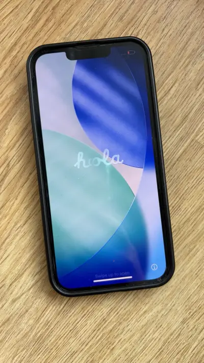 iPhone 13 en buen estado con funda - miniatura 6