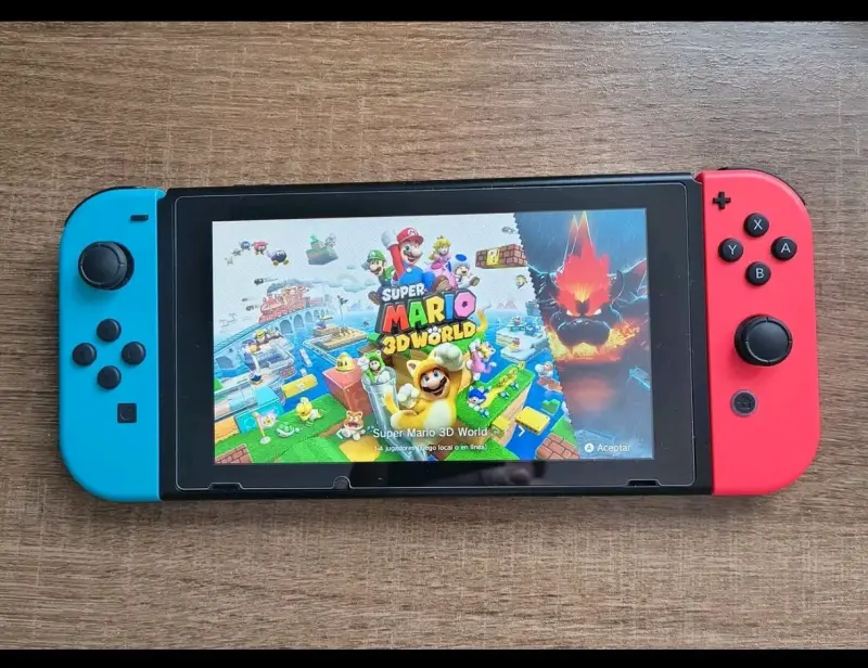 Consola Nintendo Switch con juego Super Mario 3D World - 2