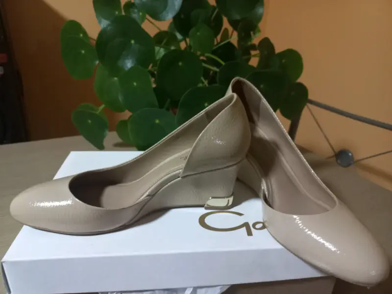 Zapatos marca Gacel 35 Beige cuero charol - 4