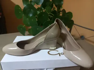 Zapatos marca Gacel 35 Beige cuero charol - miniatura 4