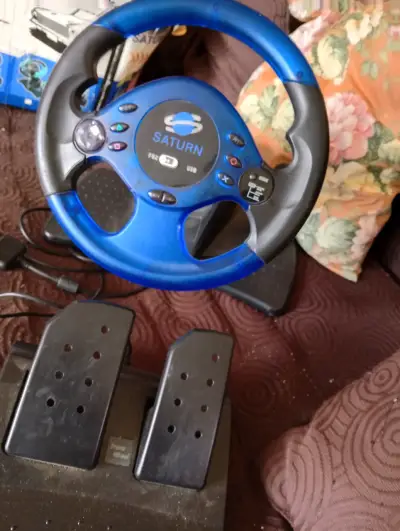 Volante de juego Saturn PS2 USB con pedales - miniatura 1