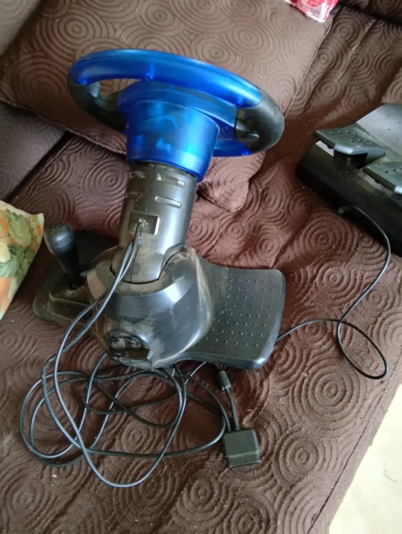 Volante de juego Saturn PS2 USB con pedales - 2