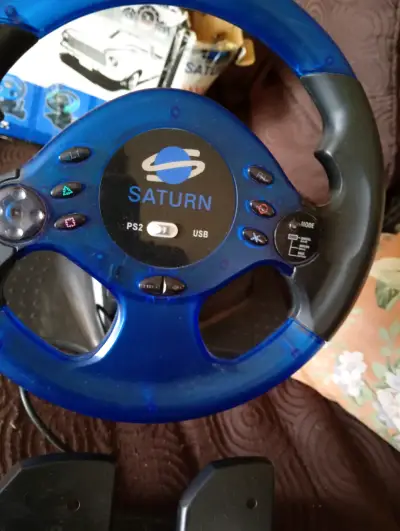 Volante de juego Saturn PS2 USB con pedales - miniatura 3