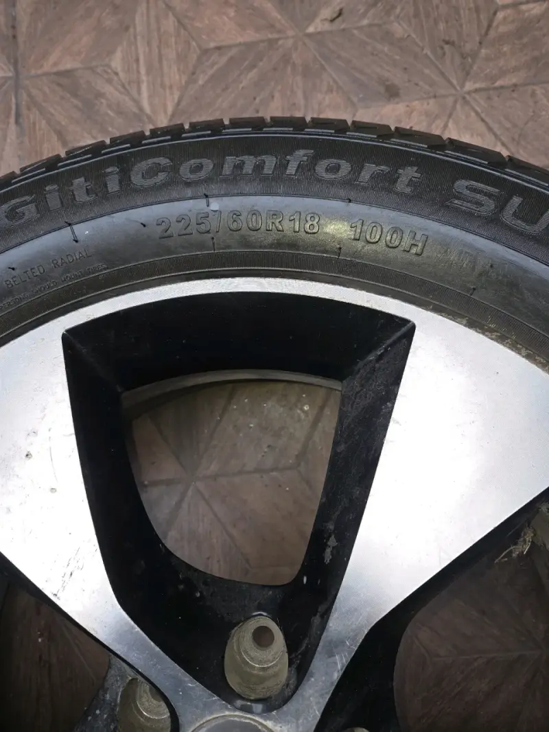 Llanta con neumático GitiComfort SUV 520 225/60R18 - 4