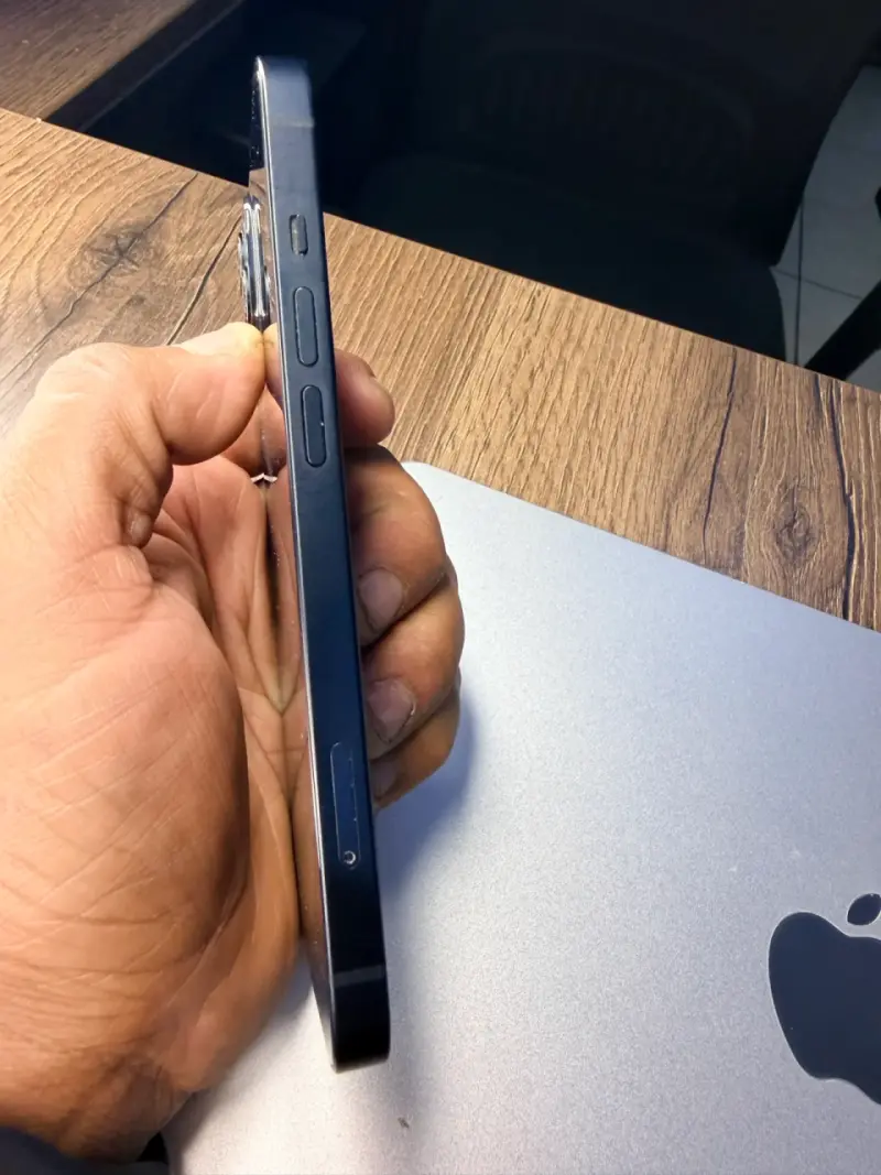 iPhone 13 en excelente estado color azul - 5