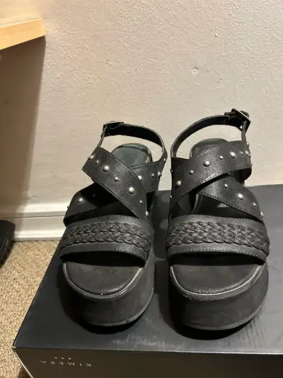 Sandalias de plataforma negras con tachas - miniatura 1